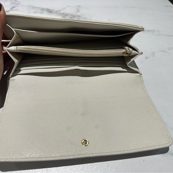 Michael Kors Wallet - Picture 10 of 11